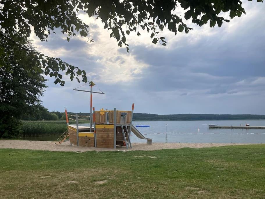 Gemuetliches Holzhaus Am See Warin Zewnętrze zdjęcie